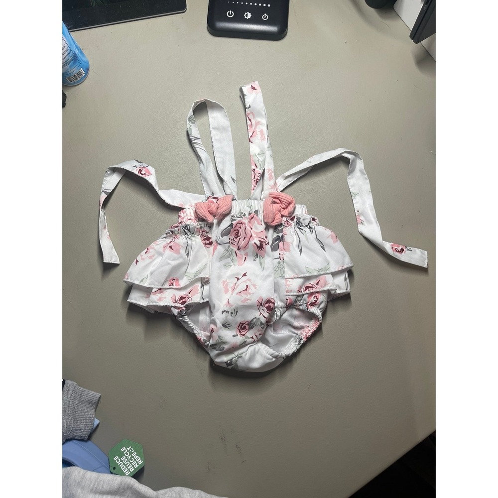 Baby girls 6-12mo Dressy ruffle butt outfit